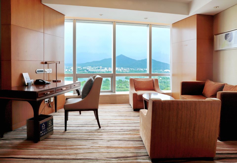 270°湖景日出超大套房·坐拥紫金山玄武湖·摩登金陵城