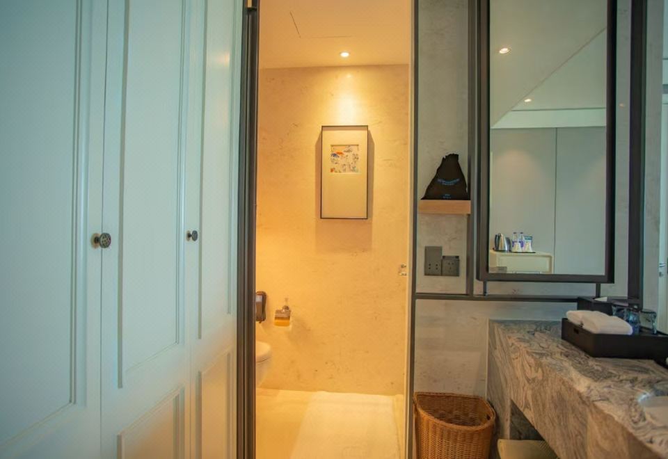 Wyndham Sanya BayPremier Ocean View Suite (3 King Rooms)