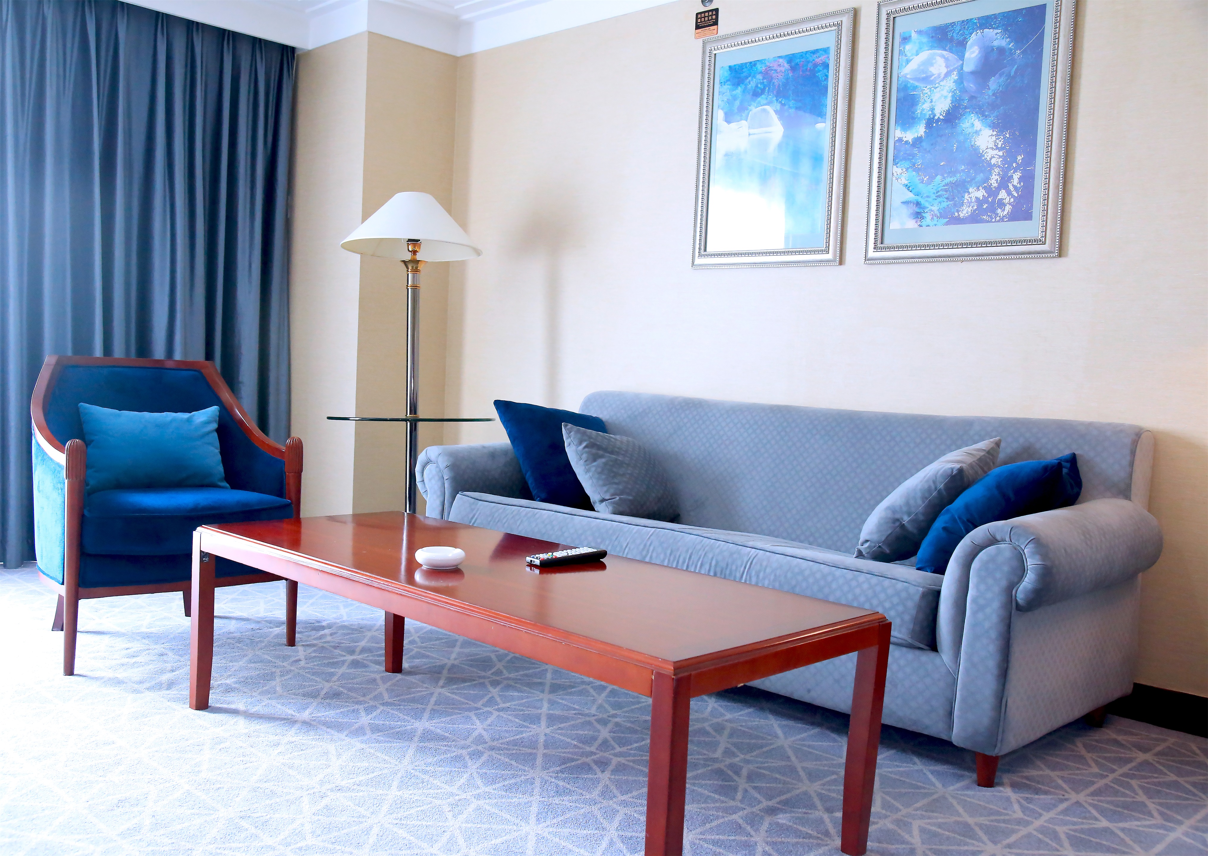 豪華大床房 大落地窗