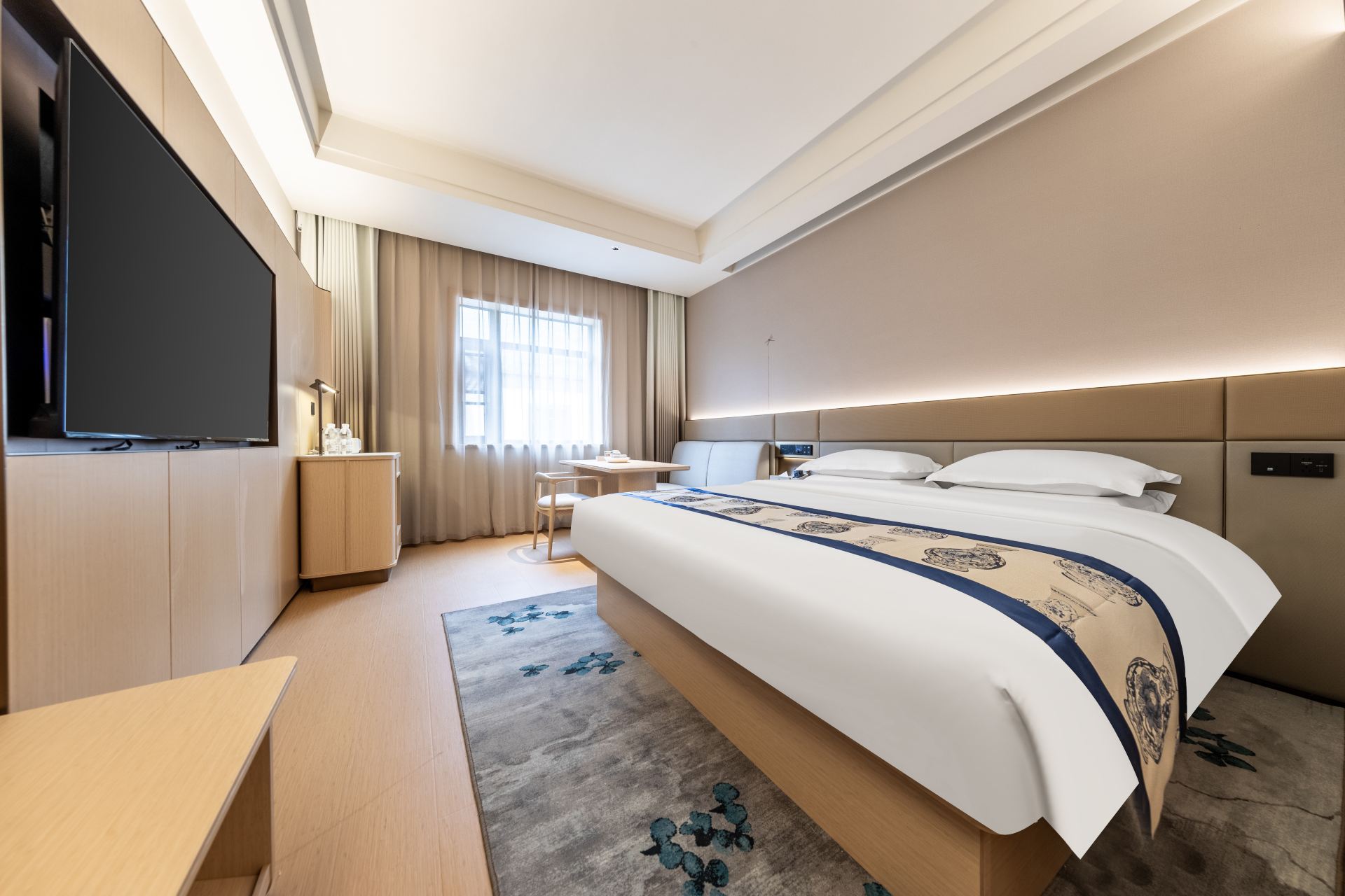 Smart Spacious Queen Bed Room (Smart Dryer + Smart Guest Control + Smart Toilet)