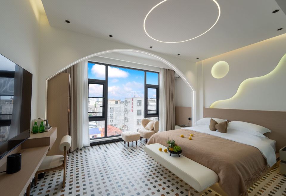 澜.梦蝶丨经典大床房丨智能客控+全景落地窗
