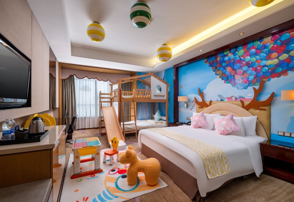 糖果飛屋主題上下鋪滑梯房（積木桌）