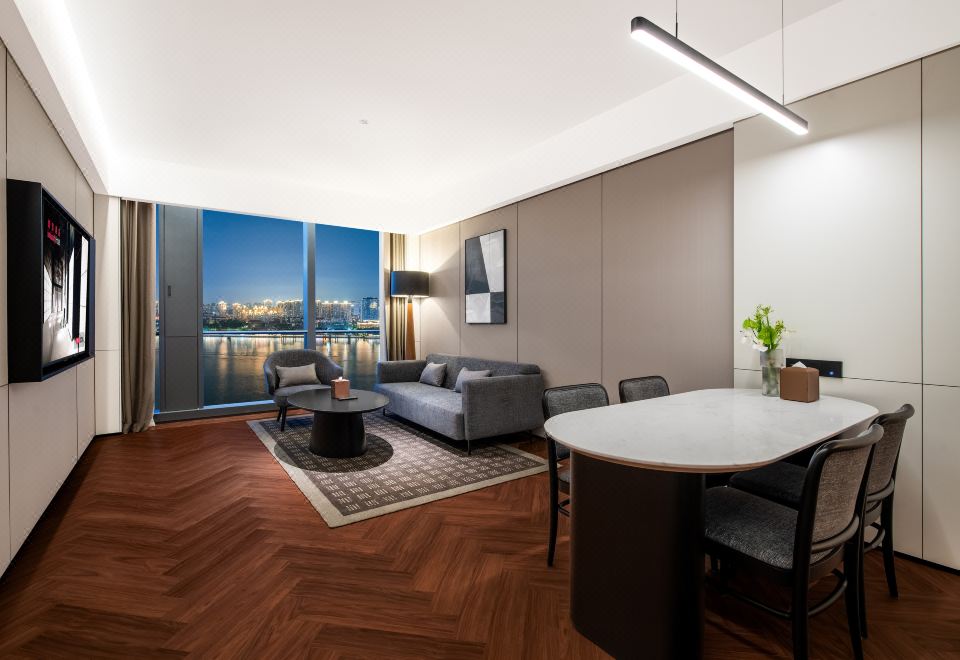 城際行政套房（180°明珠浦江盛景）