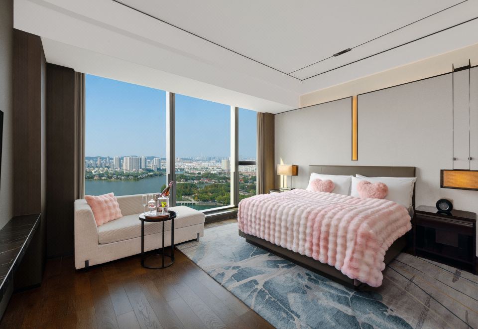 金陵粉黛湖景特大床房·百家湖美景·治癒系粉色ins風