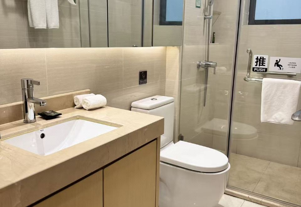 兩房行政套房（洗衣機+廚房+兩個衞生間）