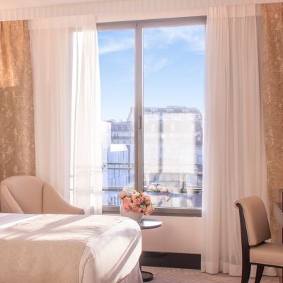 Deluxe Double Room Hotel du Collectionneur Promo Code