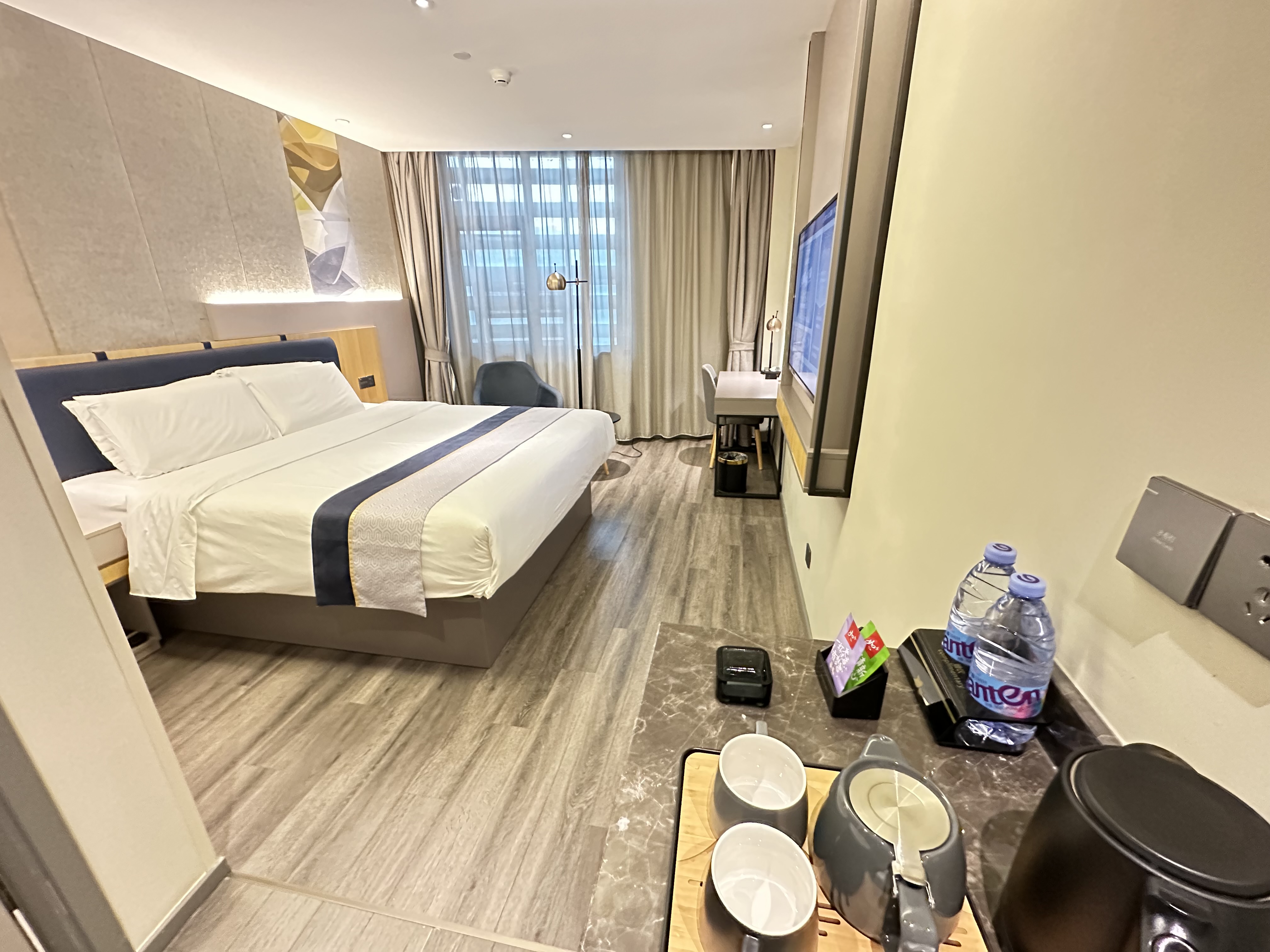高级大床房（市政地暖开放+电视投屏+梦百合0压枕）