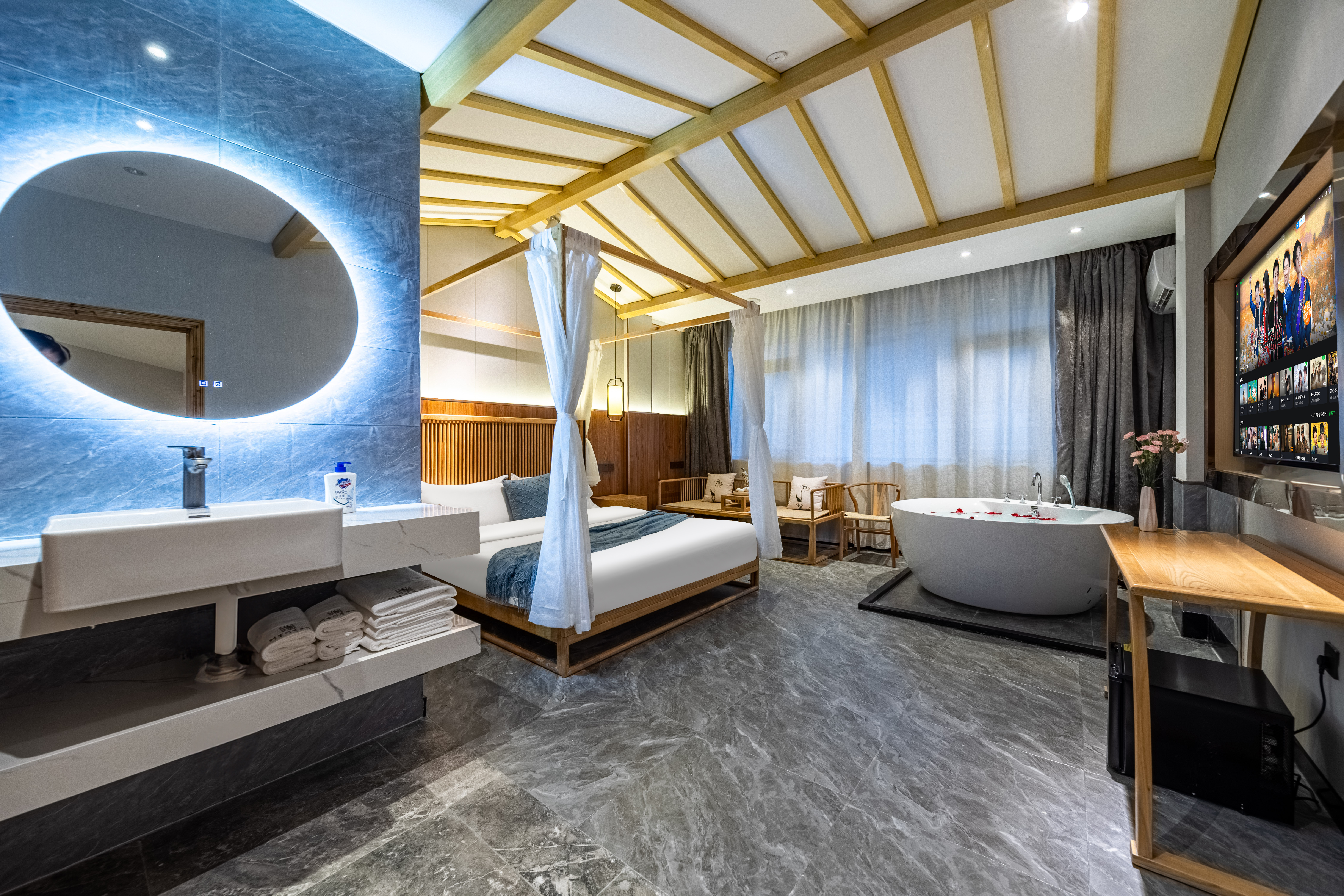 梧居·两室泡浴套房【小度语音+轻纱帷幔+LED化粧镜】