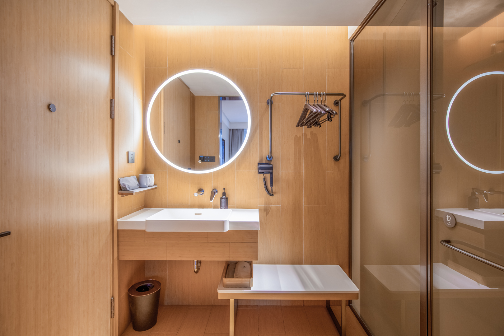 商务双床房（地暖+65寸电视投屏+智能客控+冰箱）