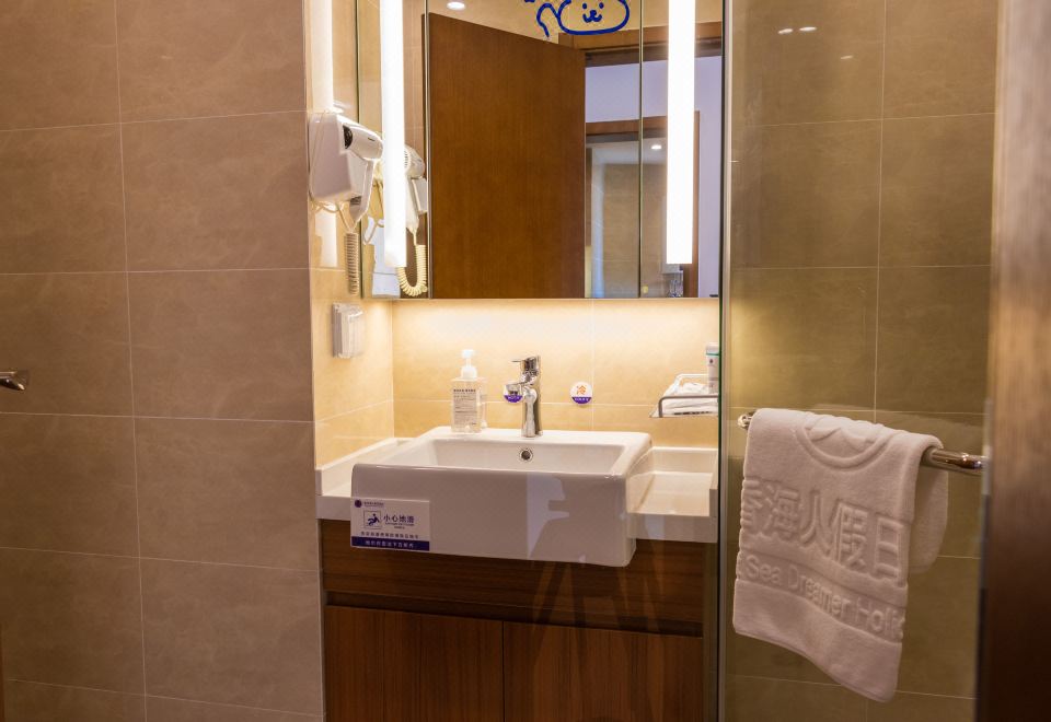 Fusheng Banri First-Line Sea View 2-Bedroom Suite With Living Room