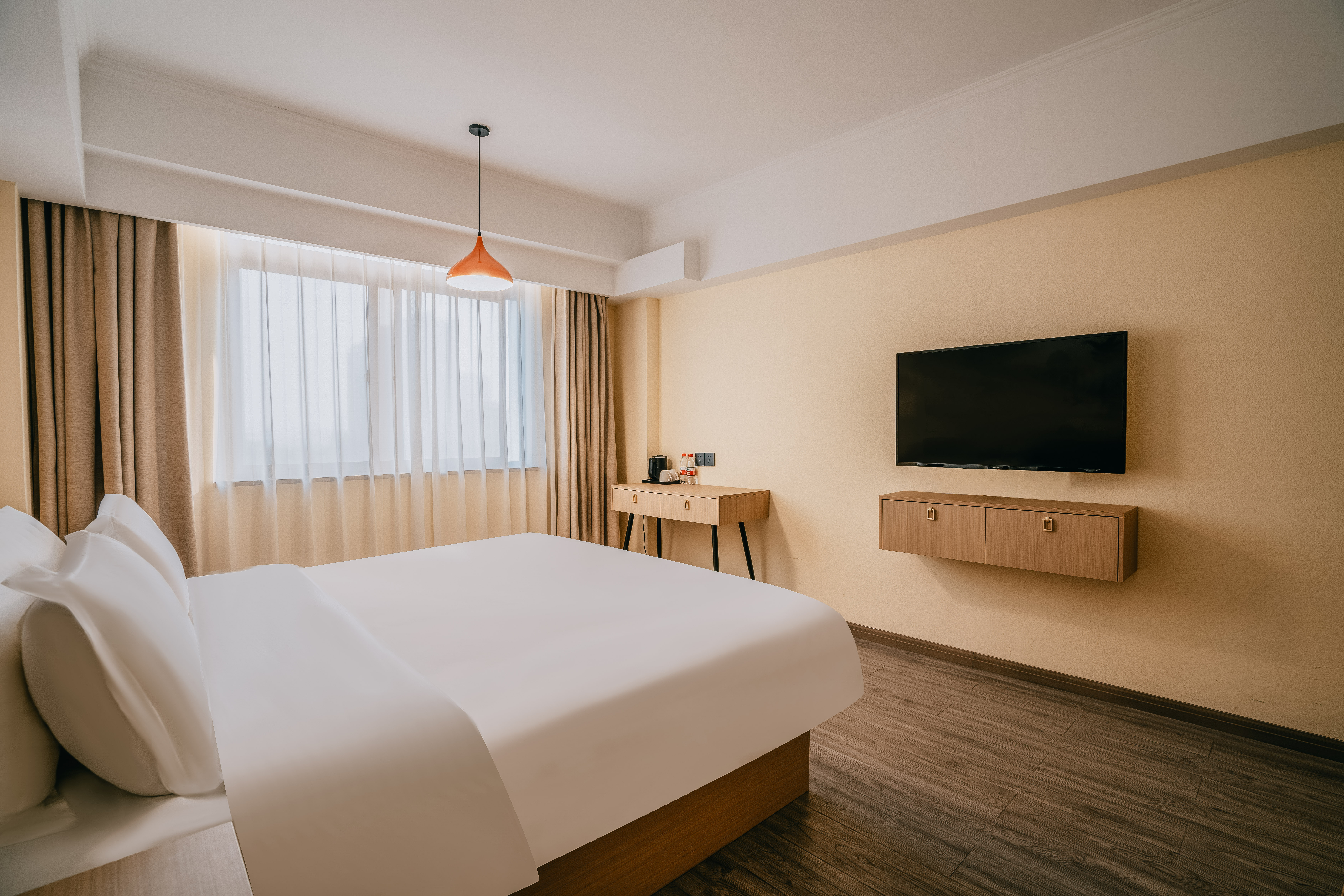 温馨大床房「喜临门高级床垫」