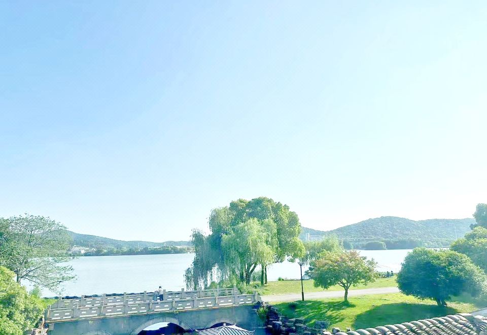 日式湖景养生套房