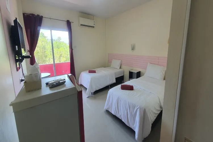 Twin Room (Private Detached Bathroom)