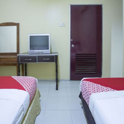 Bilik Bertiga Standard Kupon SPOT ON 89962 Perfect Class Hotel