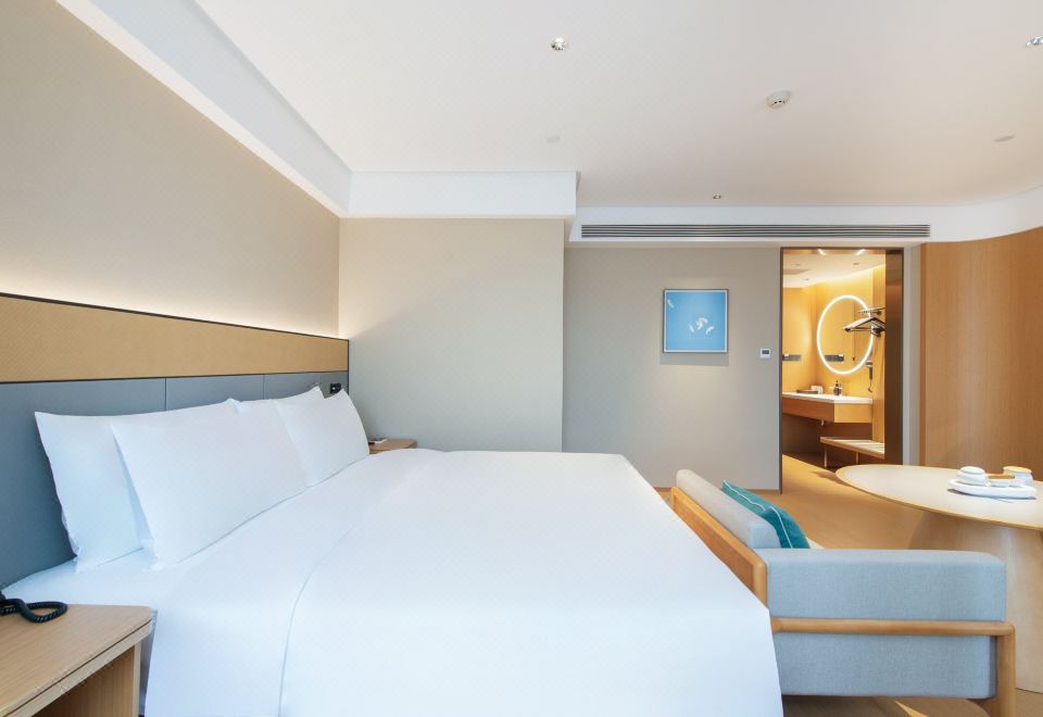 商務大床房（小冰箱+智能馬桶+手機投屏）