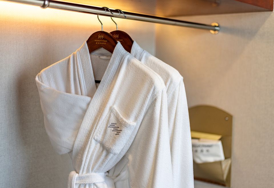 巨幕影音大床房（100寸巨幕高清影音+小冰箱）