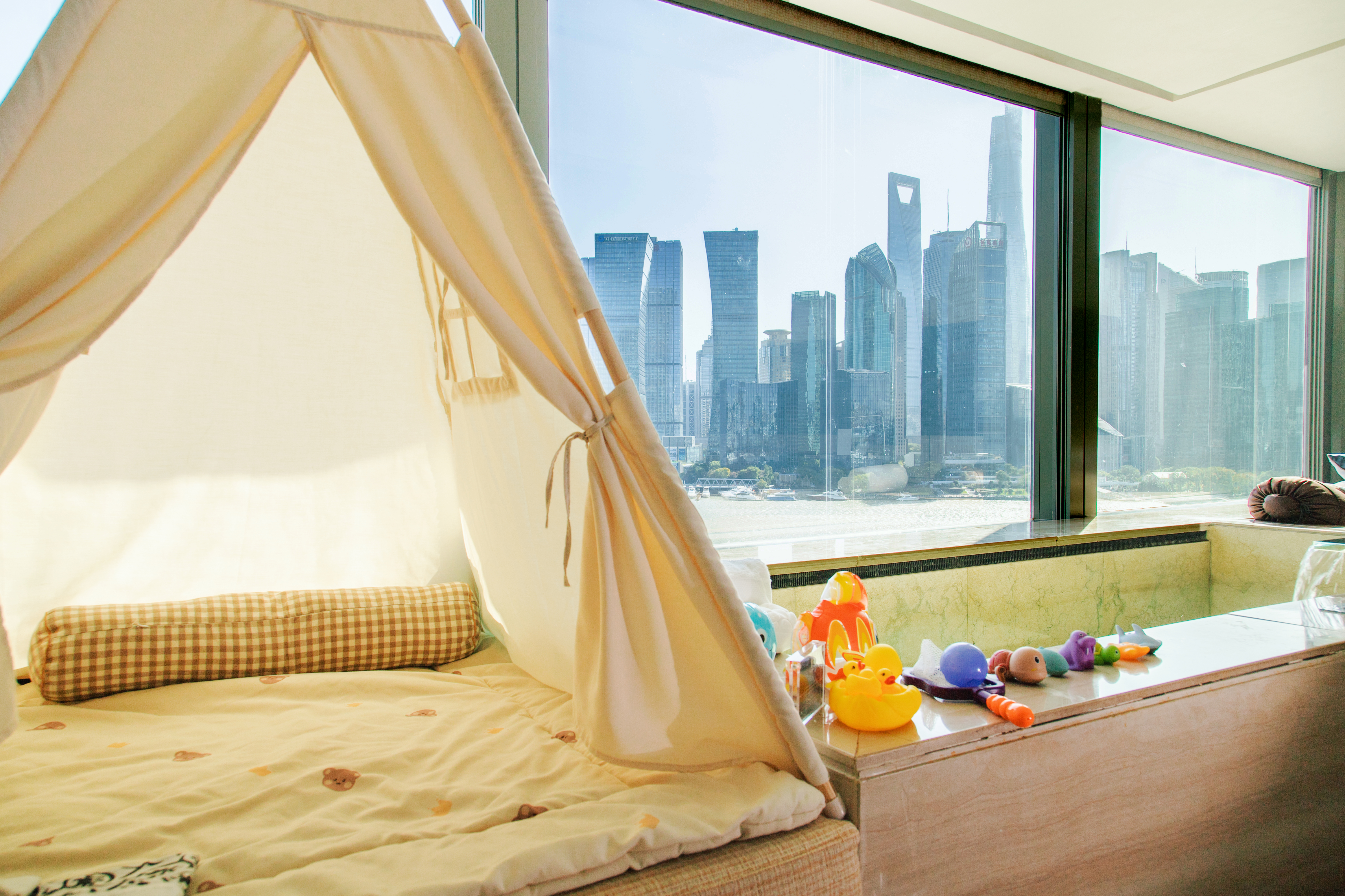 亲子设施布置-悦心池江景房|亲子悦游