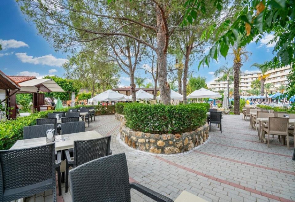 Hotel Armas Pemar Beach, Exterior, Garden