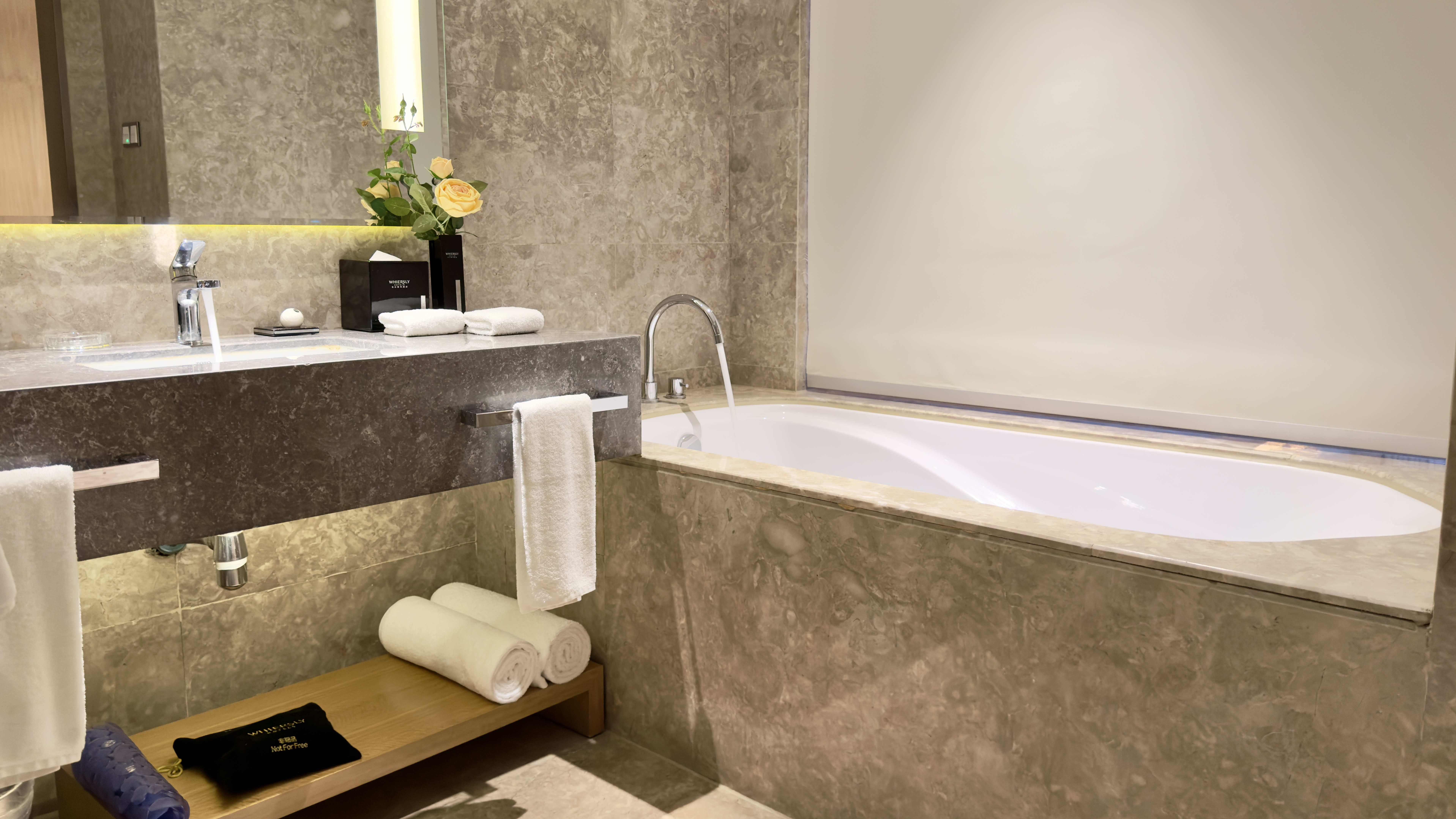 沉浸觀影?影音大床房|巨幕觀影|影視會員