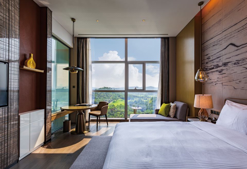 高尔夫静谧负离子?豪华大床房