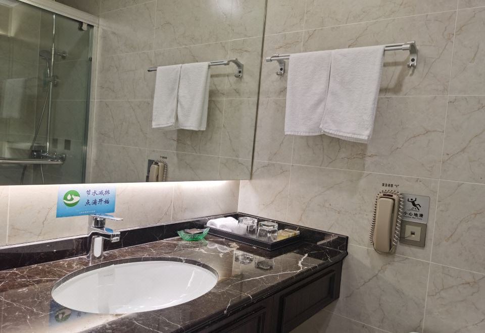 Shanghai Yiqinyuan ResortUltraman Themed Double Bed Room