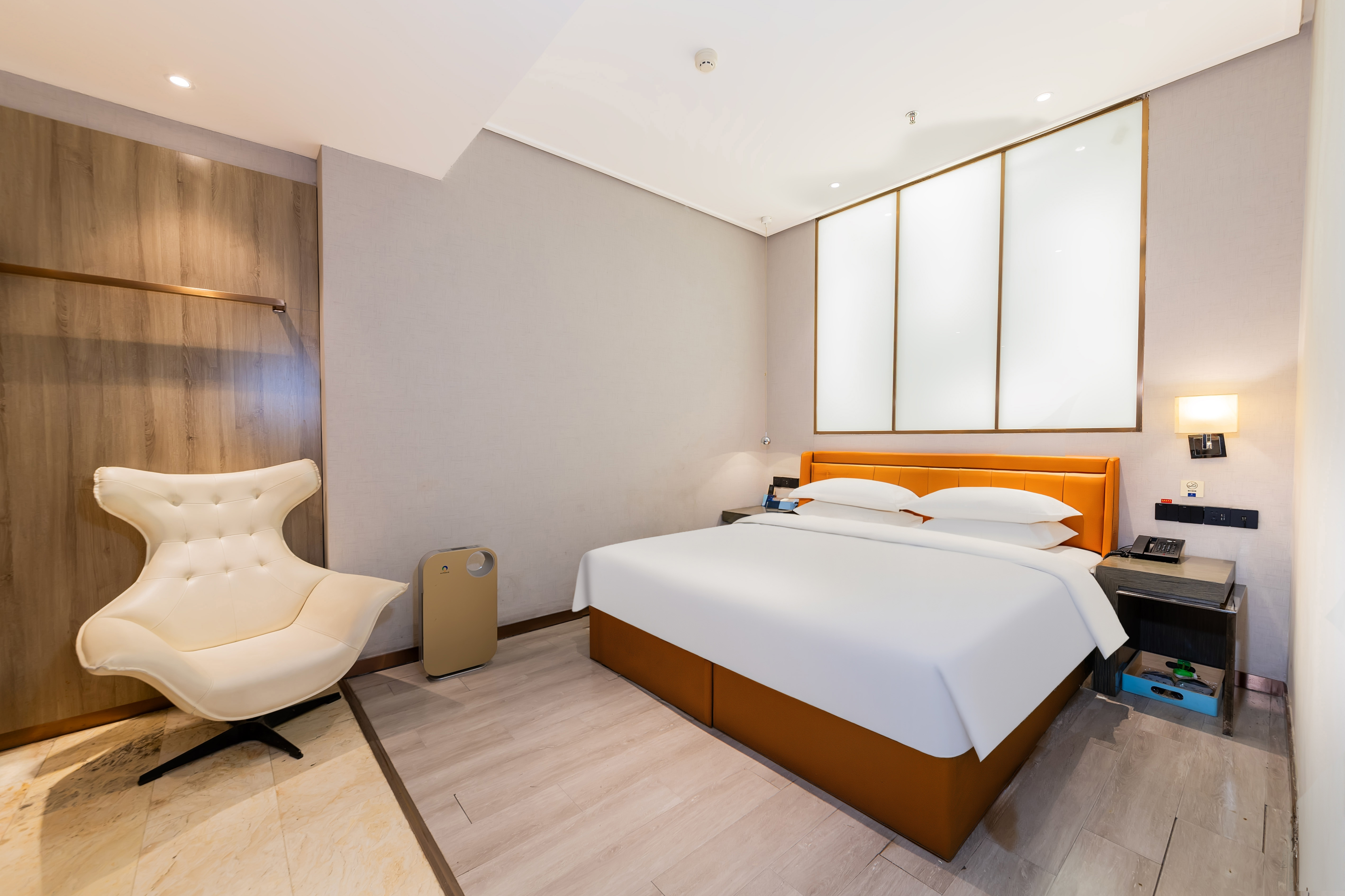 Starway Hotel (Xi'an North Railway Station, Fengcheng Fifth Road)酷角时尚大床房（亲肤床品+释压床垫+私享空间）