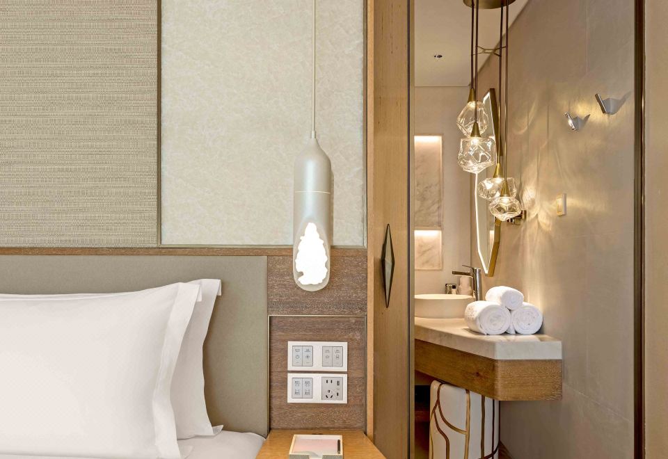 云逸正海景大床房