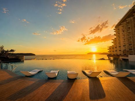 Assana Seaview Suites | 1 min Doorstep to Beachfront (Pantai Cenang & Pantai Tengah), Langkawi