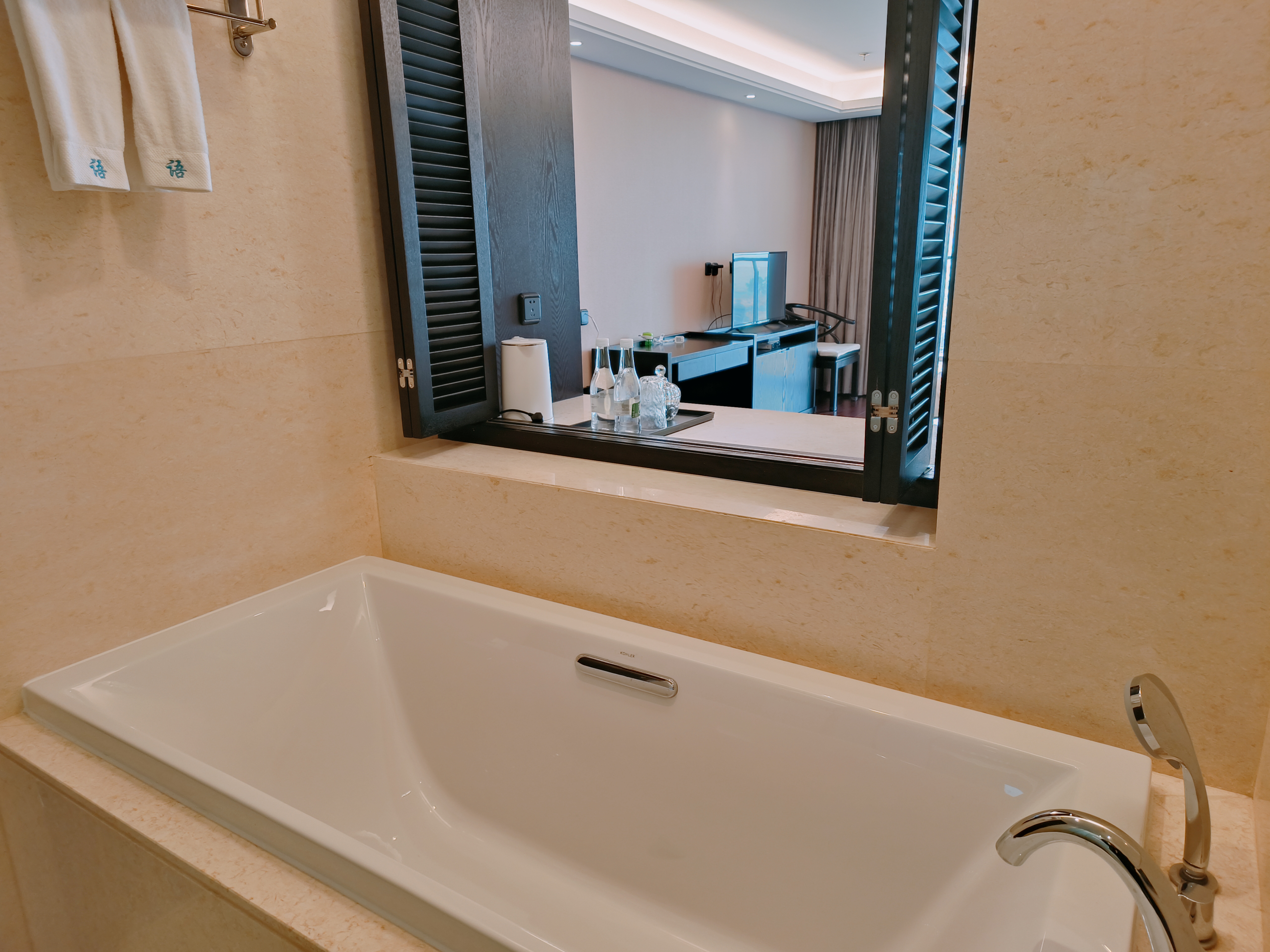 暮云·正湖景露台双床房