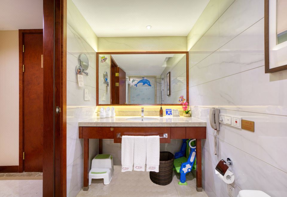 Lake View Hotel hangzhouOcean Themed Family Friendly Room