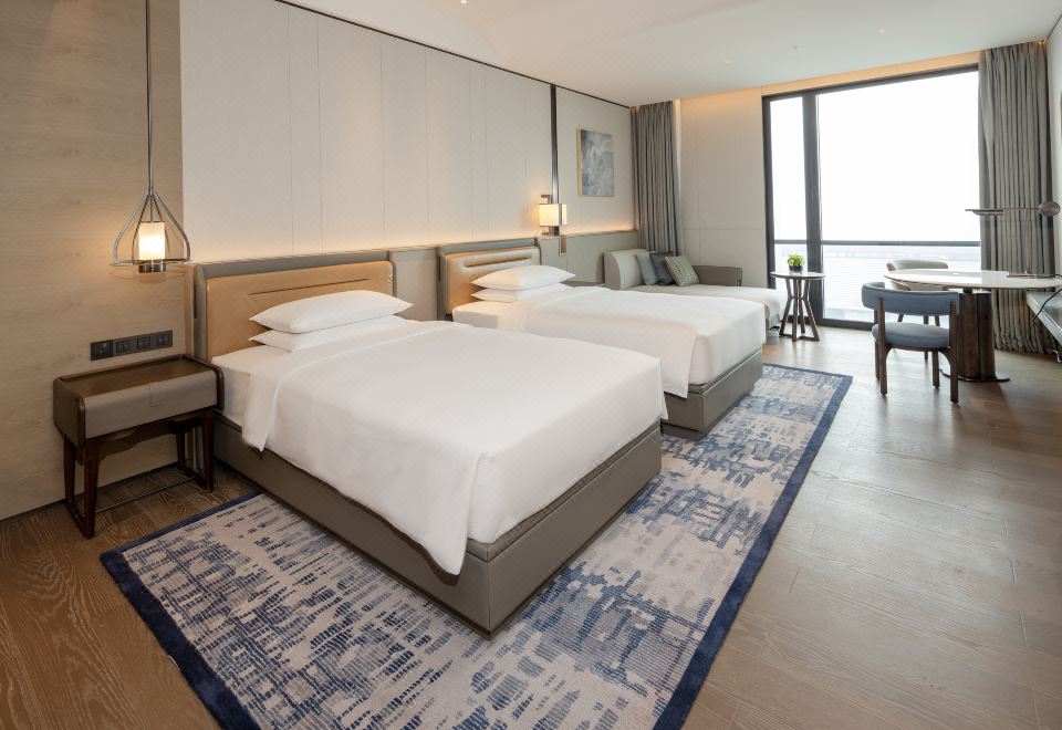 空港景客房（双床）（智能投屏+ 机场跑道景观落地窗）