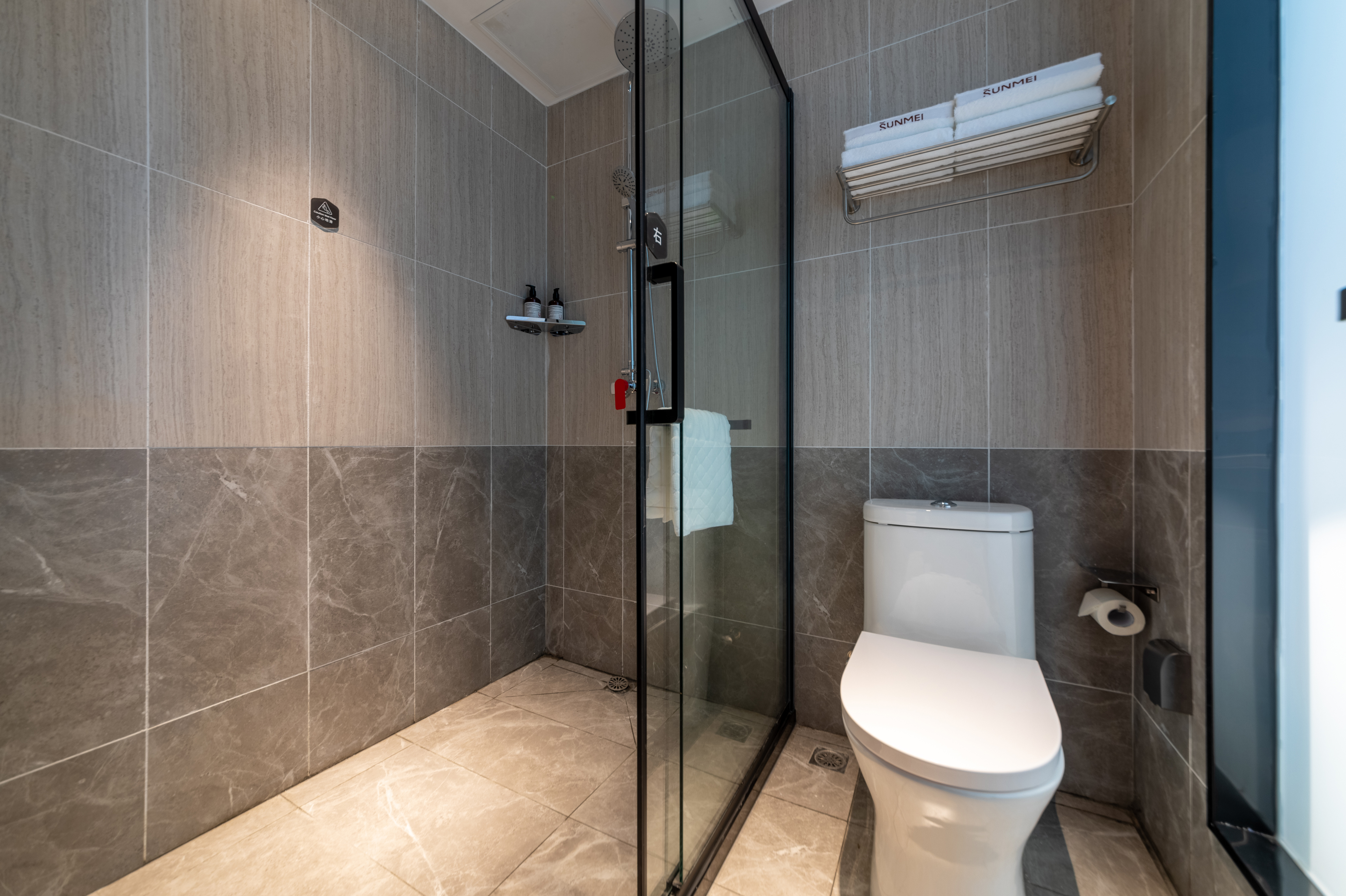 园景高级大床房（智能客控+零压床垫+乳胶枕+可投屏）