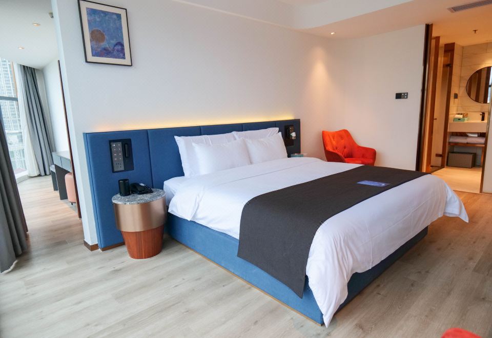 Executive Deluxe Suite (with Tea Table And Zero-Gravity Pillow)