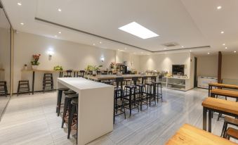IU Hotel (East China Commercial City Tongli) - Housity
