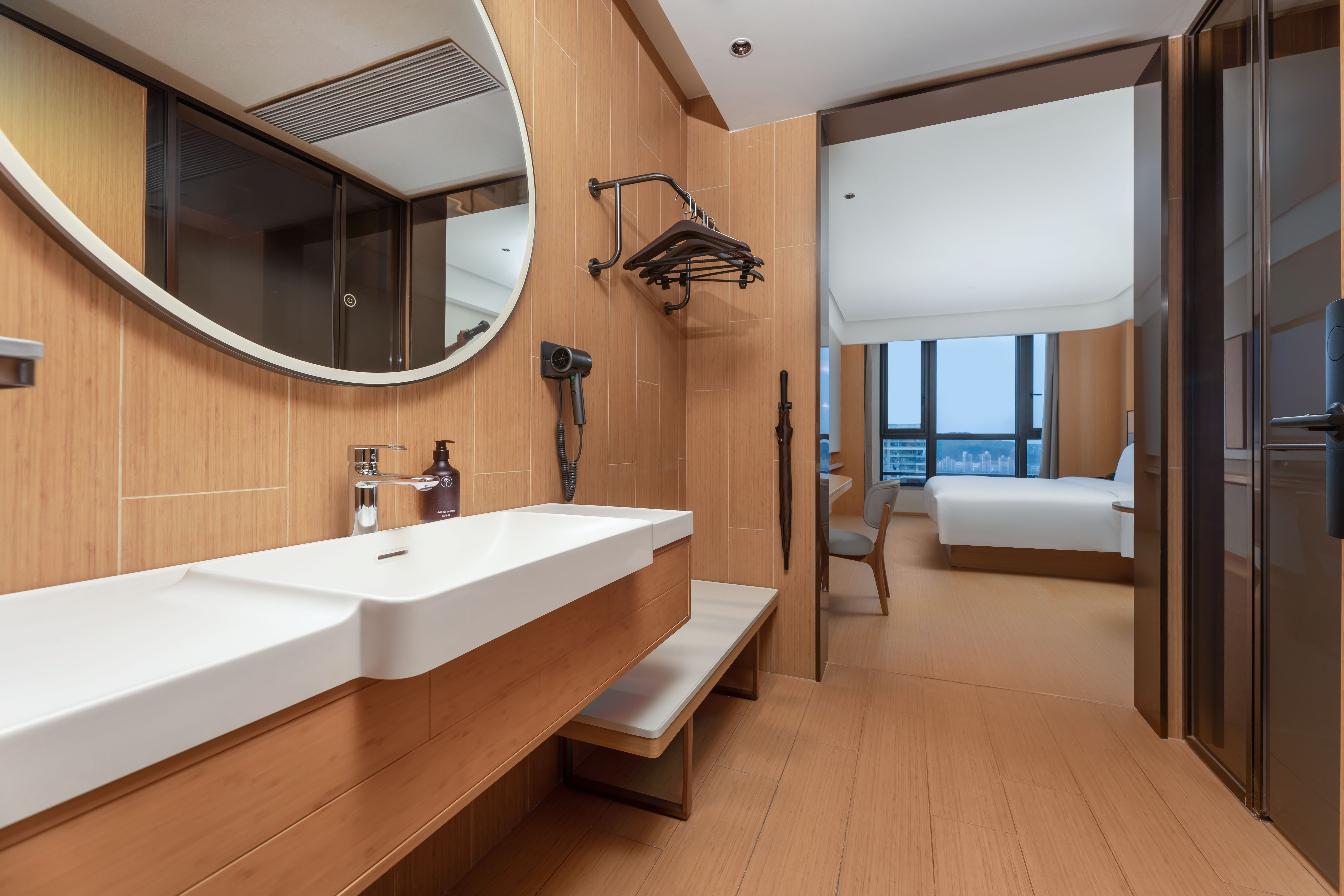 高级大床房（投屏65寸电视+小爱客控+智能马桶+冰箱）