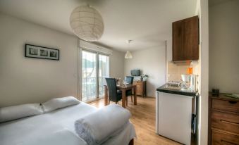 Comfort Aparthotel Lourdes L'Acacia - Housity