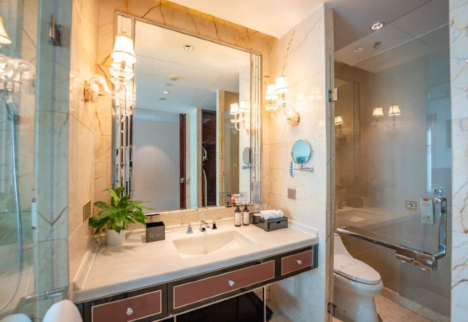 Dongwu New Century Grand Hotel HuzhouMingdu Panoramic Double Bed Room