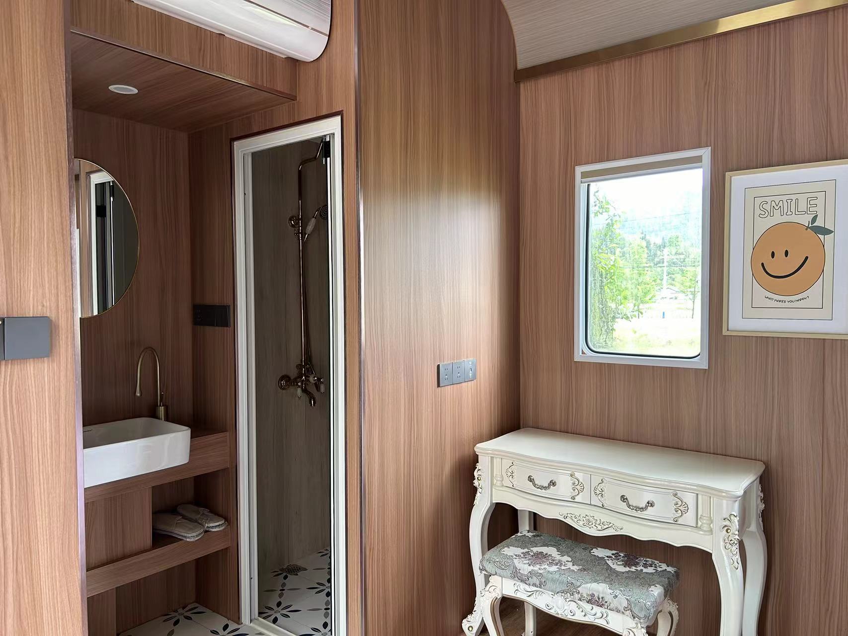 火车头等软卧大床房