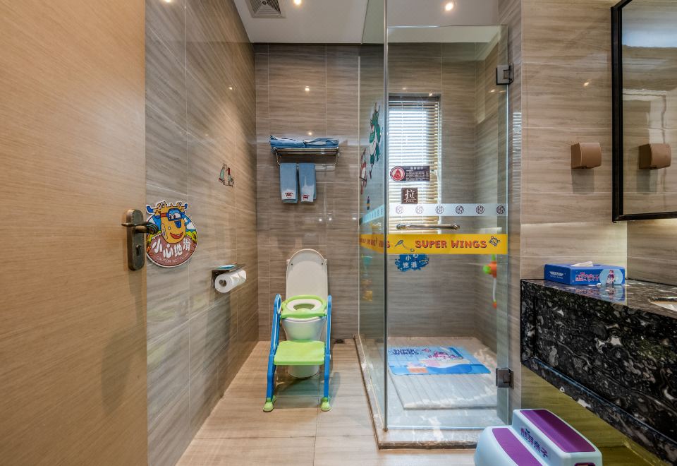 Yuetianxia Hot Spring HotelArea A Super Wings Themed Waterside Hot Spring Villa Twin Room - Private Tub