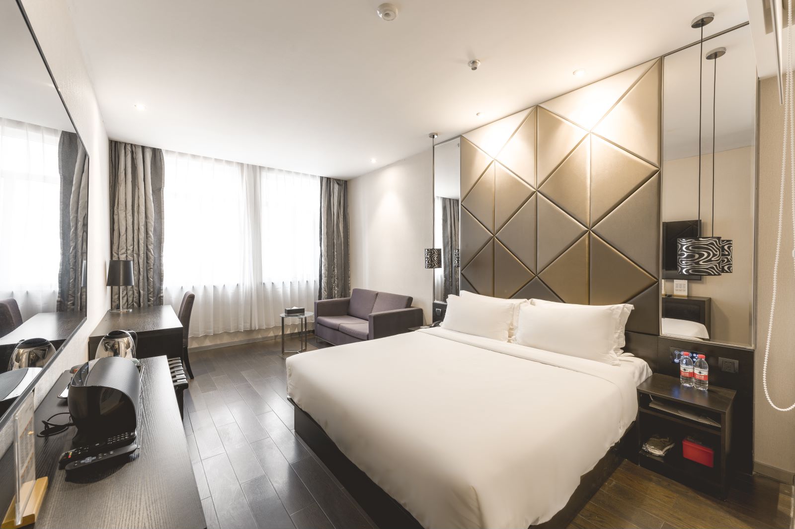 高级大床房（智能投屏+小冰箱）