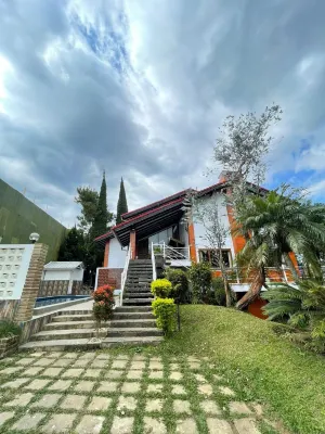 Maple House by Villa Istana Bunga Hotel di 