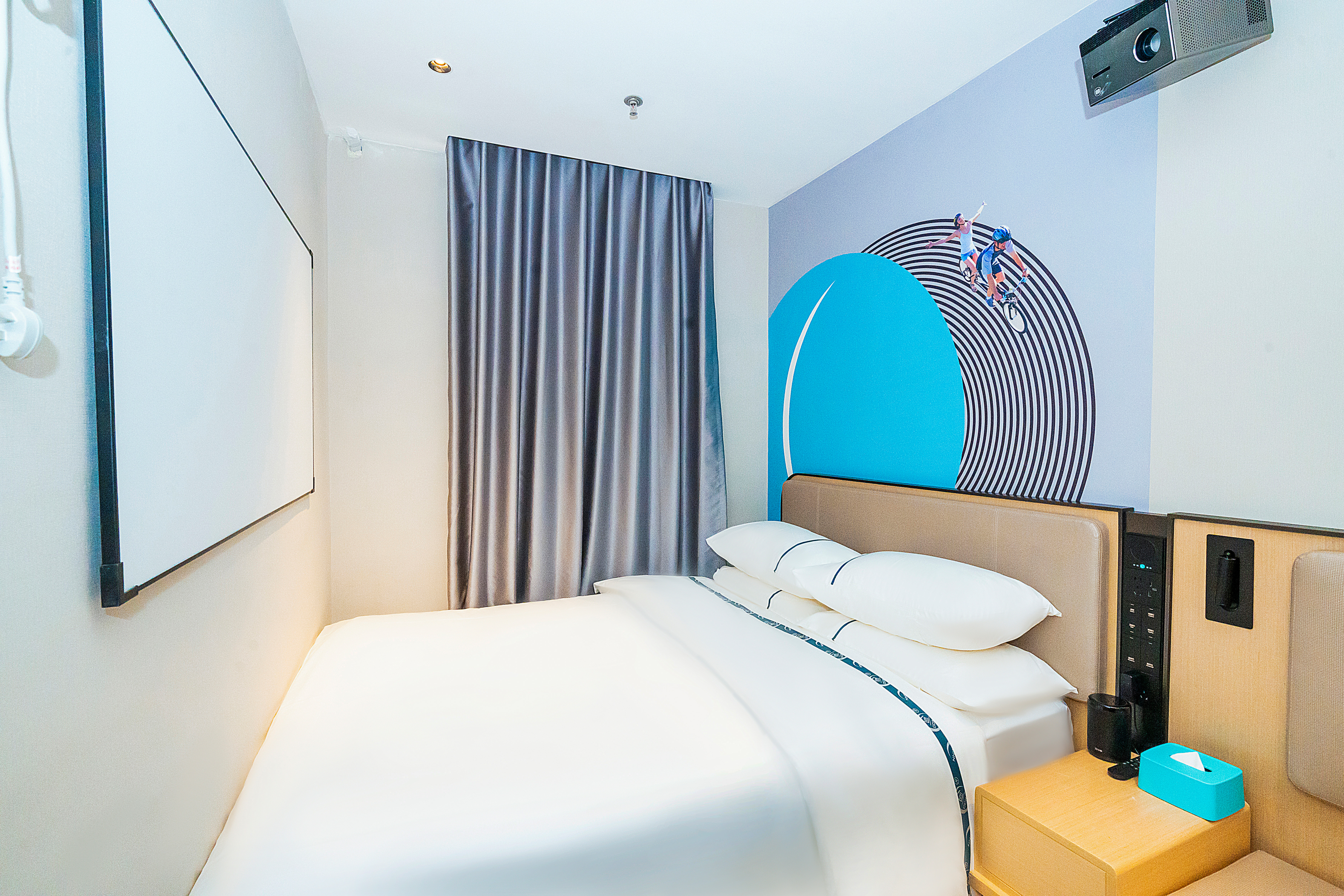 智能標準大床房（智能客控+舒適睡眠+VIP投影投屏）