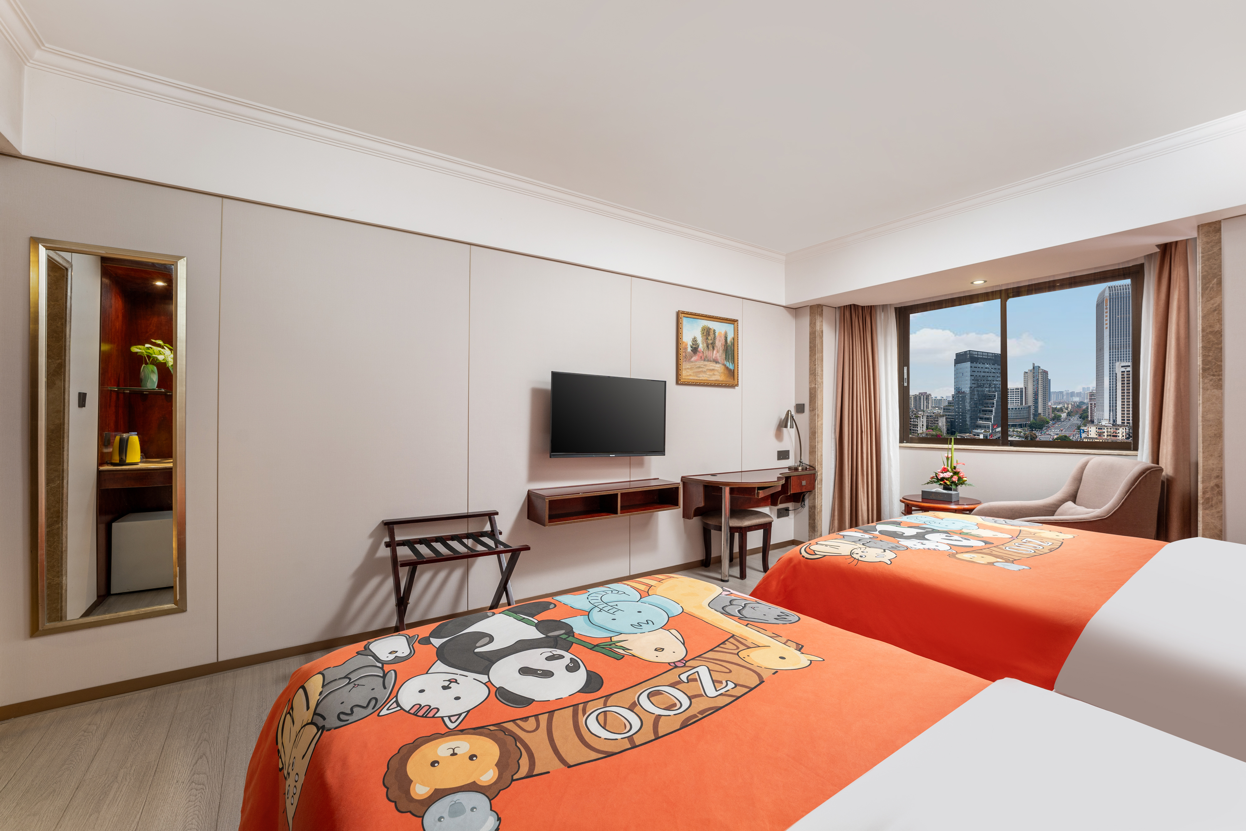 Huahai Hotel (Guangzhou Jiangnanxi changgang Metro Station)行政子母房（高空城景·温馨和睦·冰箱）