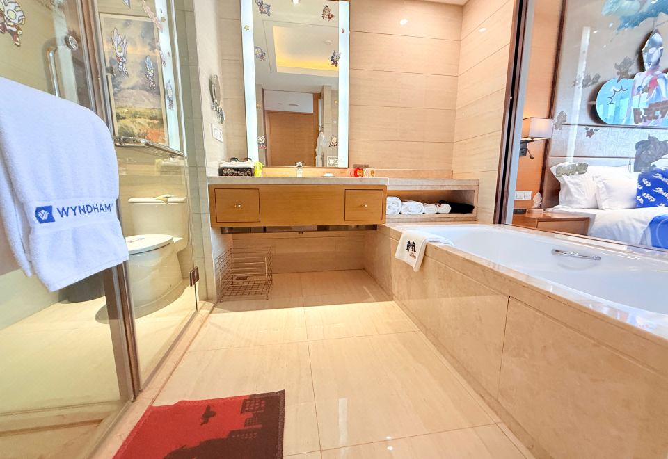 Wyndham JingzhouUltraman Theme Family Room