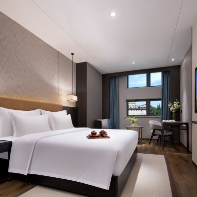 精品大床房（智能客控&化妝鏡） 長沙海逸·臻品飯店（五一廣場省博物院店）優惠