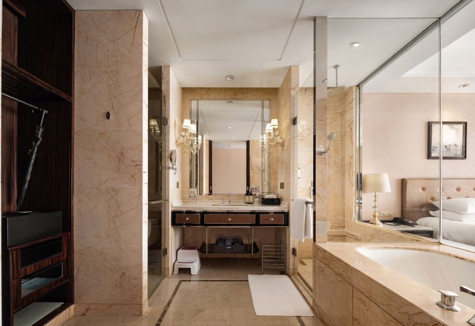 Dongwu New Century Grand Hotel HuzhouSuperior Family Room (Panoramic Floor-to-Ceiling Window + Lounge Sofa)