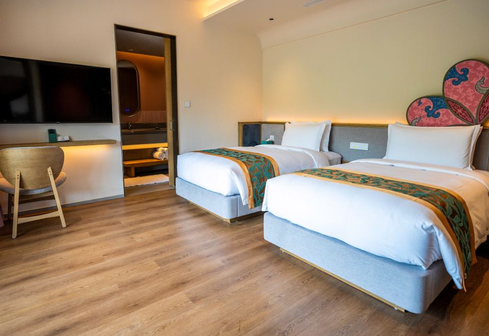 Boundless Grassland Scenic Suite