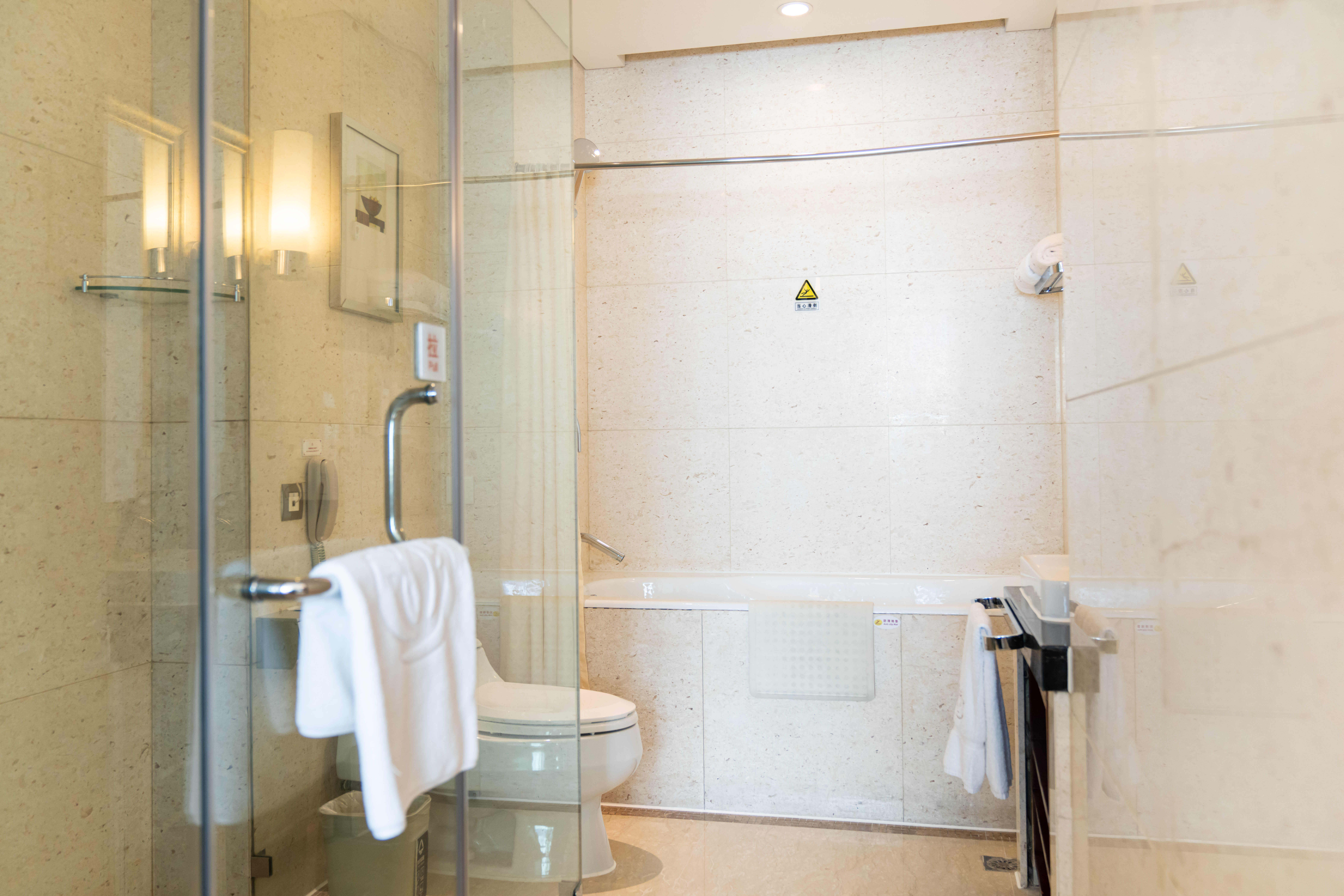 舒適零壓大床房（夢百合床墊+枕頭）