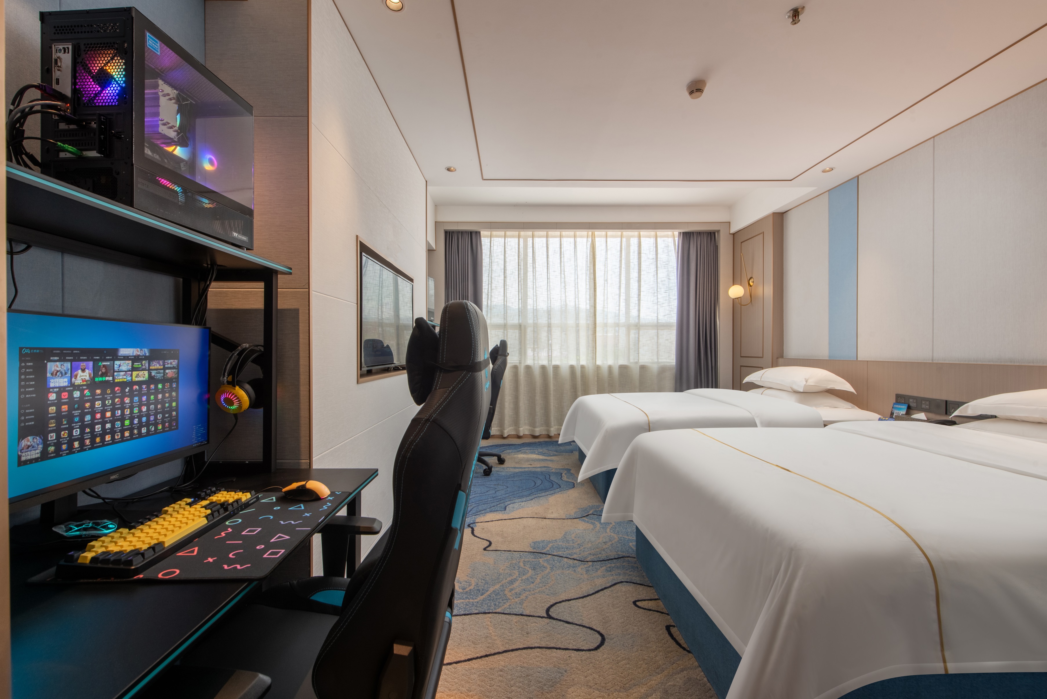 「荣耀」电竞双床房丨RTX5060+13490F+2K240HZ+32G+冰箱