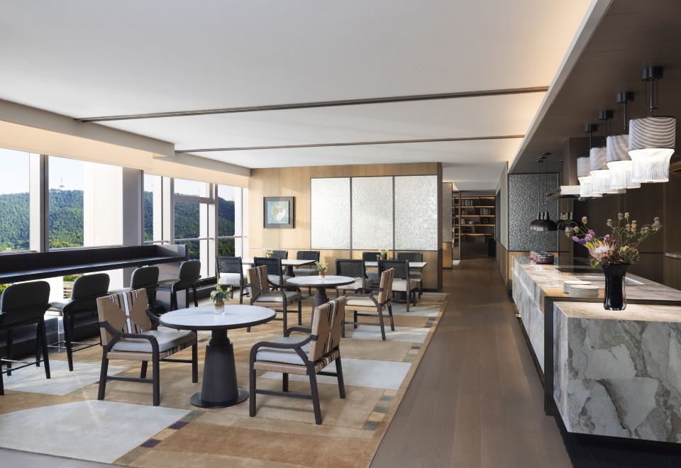 行政湖景双床房【享岳麓山脉湘江灯光落日余晖】